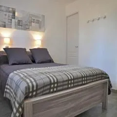 Villa in Saint-Victor near Water Sports Lake, cleaning included