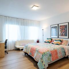 Brunswick 2BR Living Near Lygon & Sydney Rd