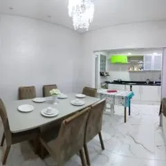 Casa térrea com garagem! Região Central, próximo a Igreja