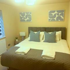 Aisiki Stays Apartments at Colindale, Ground Floor, 2-Bedroom & 1-Bathroom, Pet-Friendly, with Free Wi-Fi & Parking Space