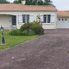 Maison familiale avec piscine près de la plage de Foulerot