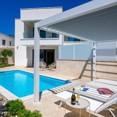 Amazing Home In Linardici