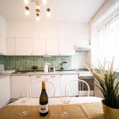 Free Parking - Little Urban Hideaway - Wifi, AC