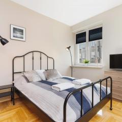 Spacious Studio in a Great Location by Noclegi Renters