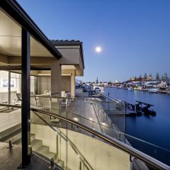 Seaside Canal Home-spacious Family Retreat Jetty