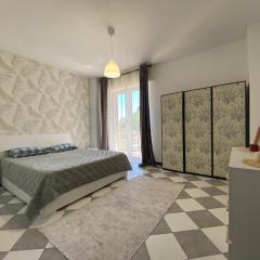 11 ospiti -Balcone-Parcheggio Privato, Bulai Home