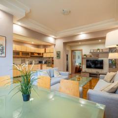 Spacious and Central Retreat