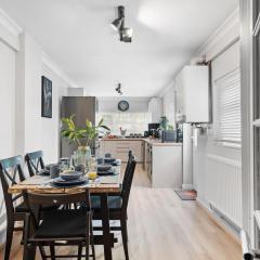 4 Bed - 2 Bath - Central - Ideal for Contractors