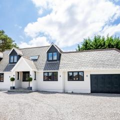 NEW! Huge & Gorgeous 5BR home with Parking & Garden - Excellent Location!