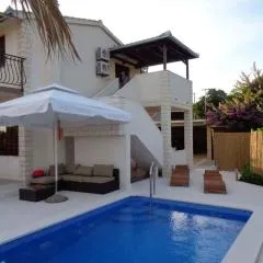Holiday home in Vrsine 53804
