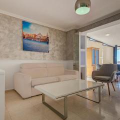 Penthouse Escape - Views, Jacuzzi & BBQ