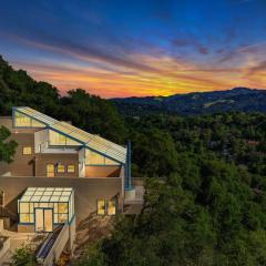 5 Br Sleeps 8 Hot tub Dog Friendly Stunning Views