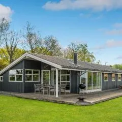 Gorgeous Home In Allingåbro With Wifi