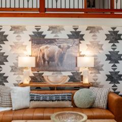 Creek-Hot Tub-View-Pets-10min DT