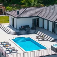 NEW! Villa Dalmatia with Sauna, Hot tub, Heated pool