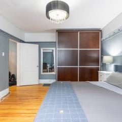 Huge King Room in 3 BedRoom Great Location Downtown Mtl