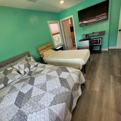 Room with pool view close to Sofi Stadium and LAX