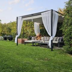 Verebes Cottage with garden