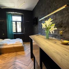 DarkHouse Green