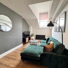 City Retreat on Queen Street by Week2Week