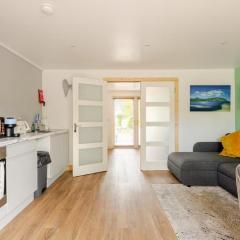 1-Bed Cosy Country Retreat- Sleeps 5 Emerald Park