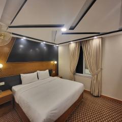 Dolphin Lodge