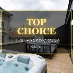 Designer City Oasis 5 star Location Hot Tub View