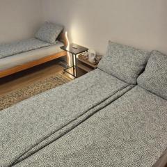 Apartman sa tri sobe za sedam osoba