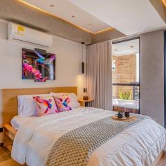 H405 Industrial Luxury Private Jacuzzi Views