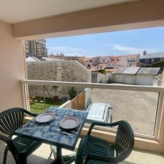 Charmant T2 avec Garage, Balcon Sud, à 250m Plage et 350m Marché Arago - FR-1-92-575