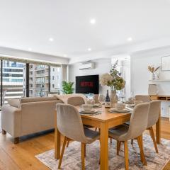 Melbourne City Luxe 3BR - Near MCG & Arts Precinct - Pool, Gym & Free Parking