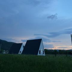 MOUNTAINS HUT