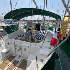 Voilier 36 pieds à Sète au Môle Saint Louis face au Mont Saint Clair