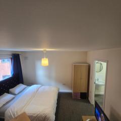Private Ensuite room in Wolverhampton city centre