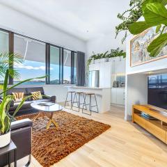 Waterfront Loft at Quay, Walk to Ferry & Train