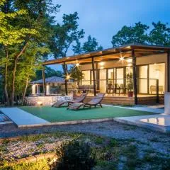 Villa Vita, a Lush Romantic Retreat in a private Forest