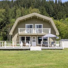 Mt Rainier! HersheyCreek Ranch! Sleeps10!4B 2B Home!Best place to stay!Hottub!PondView!Paradise!