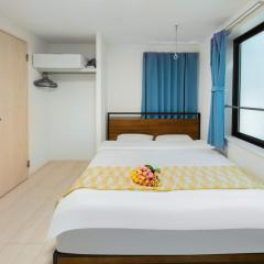5 min walk from Gotanno station 20sqm apartment with private toilet and bathroom Direct access to popular travel destinations such as Ueno