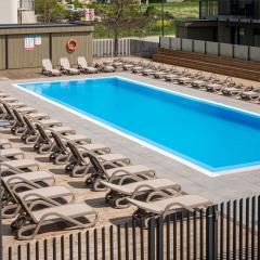 Fresh & Functional I Balcony I Pool I ᴄᴏʜᴏsᴛ