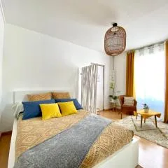 Bohemia - By BEST KEYS - Idéal Pro & Couple - Cosy - Centre Ville - SMART TV - Machine à Café Nespresso - Netflix & WiFi Fibre - Check-in Autonome - Parking Facile & Gratuit - Confort & Équipements Premium