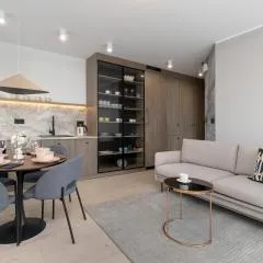 Elegant & Modern Apartments with Water View by Noclegi Renters