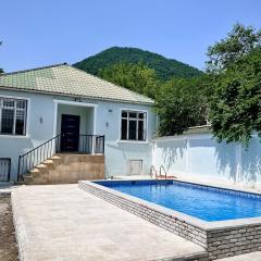 Central House with Heated Family Friendly Pool and Mountain View