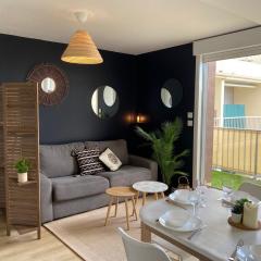 Bel appartement avec piscine et vue bateaux