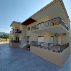 Seaside Apartment with parking in Melissi