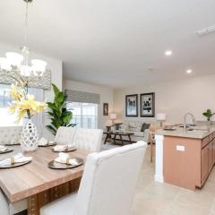 4815 Townhome com Piscina Privada– Storey Lake