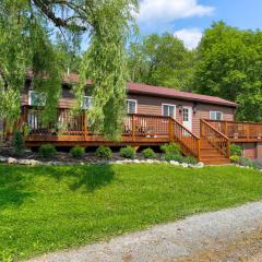 Delaware River Access Peaceful Farm Retreat!