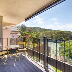 La Jolla Hillside Views and Coastal Comfort
