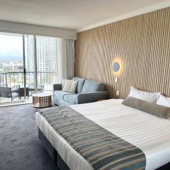 Renovated King Suite, Ocean View Mantra Surfers