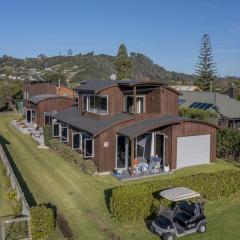 Hosts on the Coast Bach-tastic Hahei