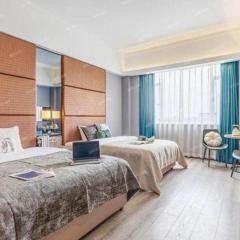 V.crown Holiday Hotel